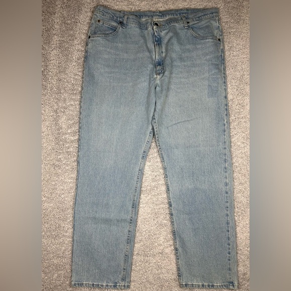 Wrangler Other - Wrangler Jeans Mens 42 x 32 Relaxed Fit Light Wash Work Outdoors Basic Casual